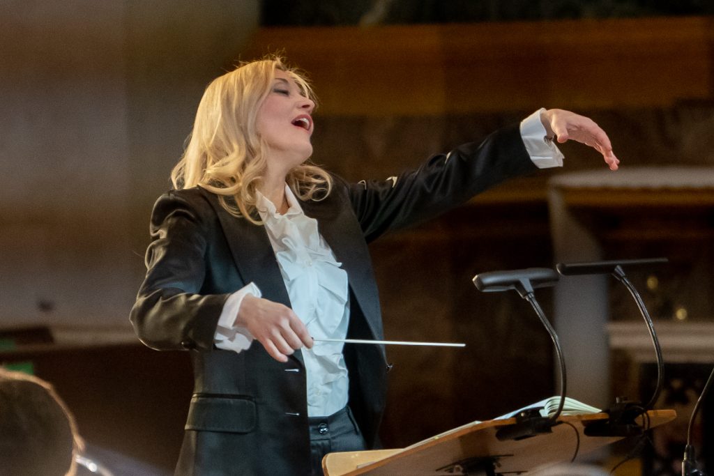 Damiana Natali dirige l'orchestra Ars Armonica